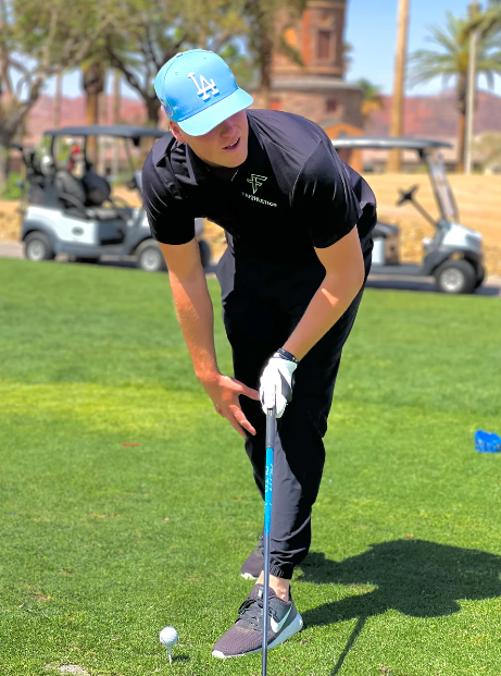 The golf polo shirt in black by Faithletics.